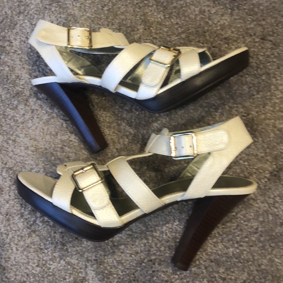 Brand new Beautifuls!! Sz 9.5B Chaps strappies. Heel ht 4 in. Solid & comfy. - Picture 4 of 8